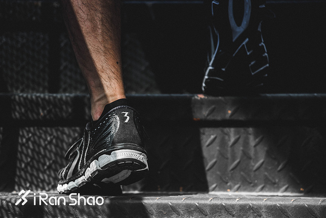 跑鞋 | 现在还穿传统跑鞋是什么体验 361° Stratomic深度评测