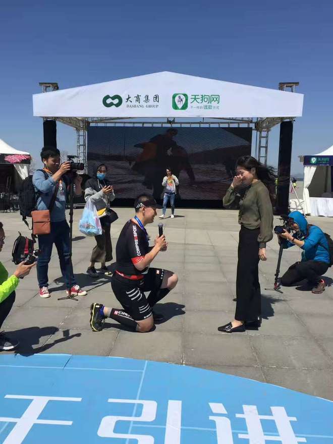 那双即使再残破，也会被我永远保存的跑鞋