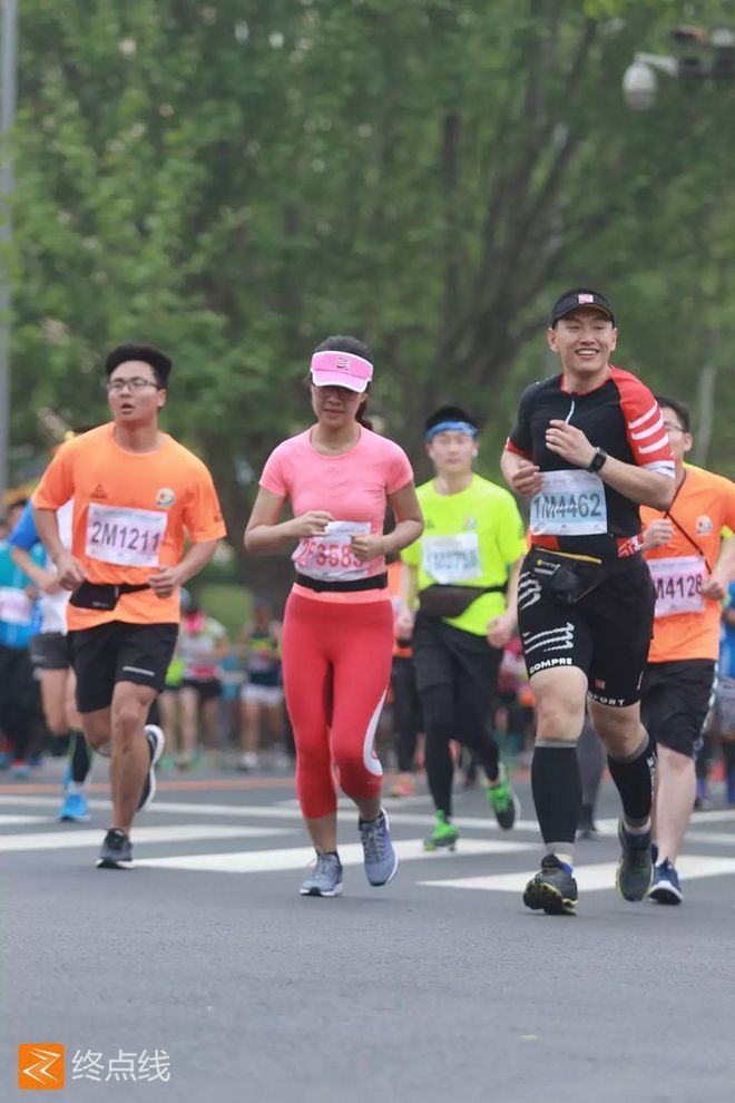 那双即使再残破，也会被我永远保存的跑鞋