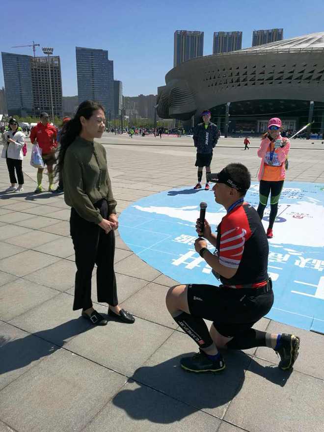 那双即使再残破，也会被我永远保存的跑鞋