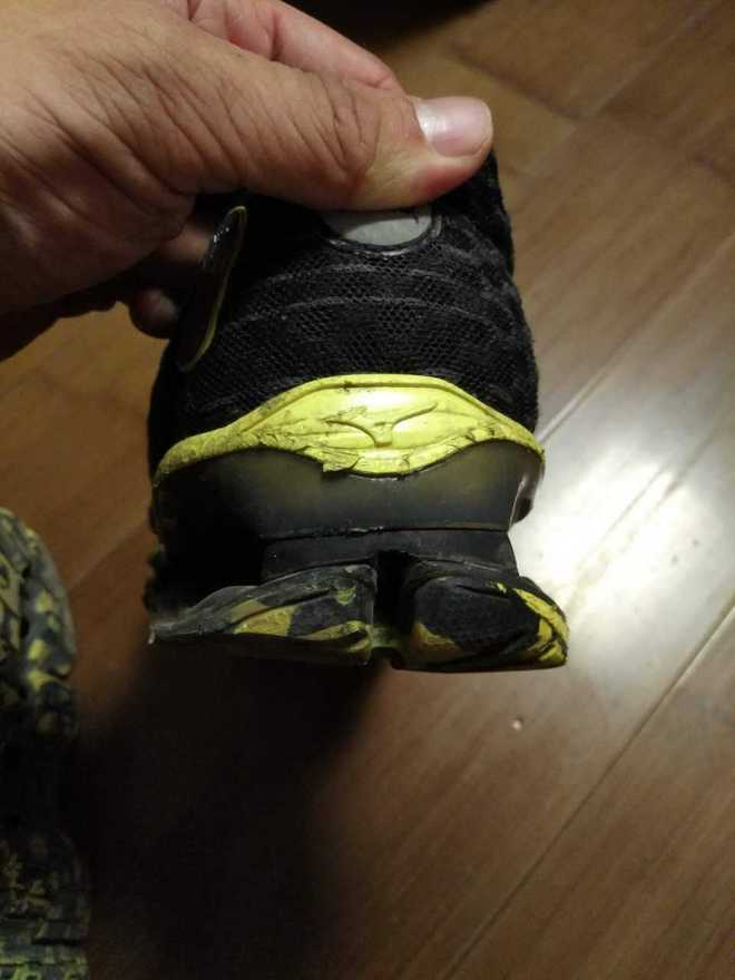 那双即使再残破，也会被我永远保存的跑鞋