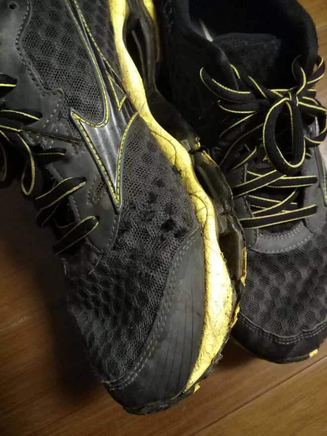 那双即使再残破，也会被我永远保存的跑鞋