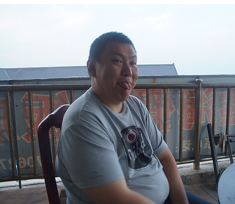 那双即使再残破，也会被我永远保存的跑鞋