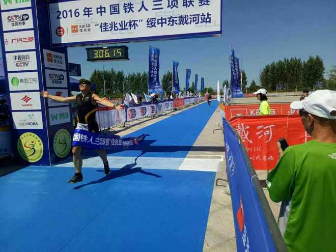 那双即使再残破，也会被我永远保存的跑鞋