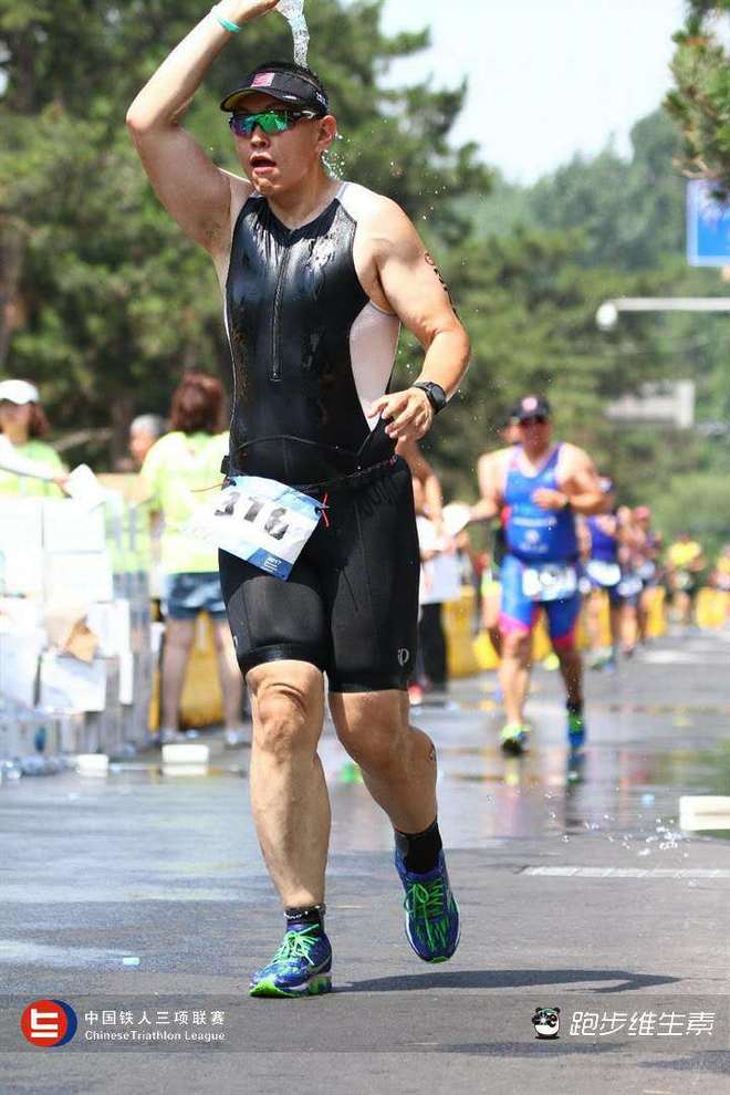 那双即使再残破，也会被我永远保存的跑鞋