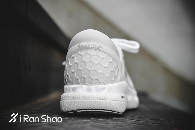 开箱 | Floatride定位功能跑鞋 锐步复古也会玩新潮