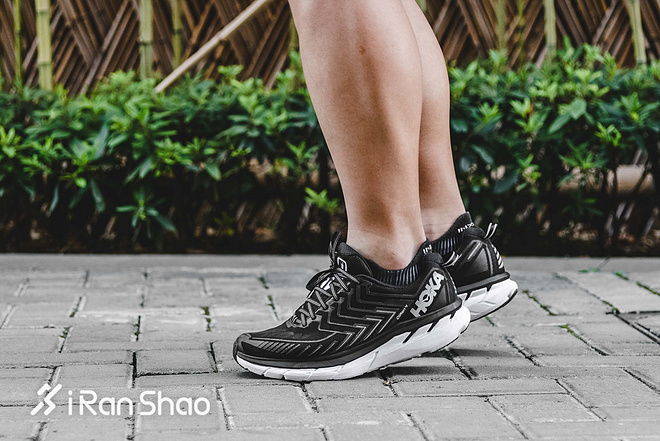 跑鞋 | 绝对出色与相对平庸 HOKA ONE ONE Clifton 4深度评测