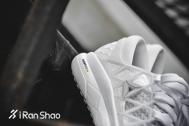开箱 | Floatride定位功能跑鞋 锐步复古也会玩新潮