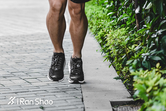 跑鞋 | 绝对出色与相对平庸 HOKA ONE ONE Clifton 4深度评测