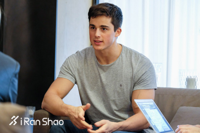 热点 | 这个全球最性感的数学老师 ，满足你对理想型的所有幻想！