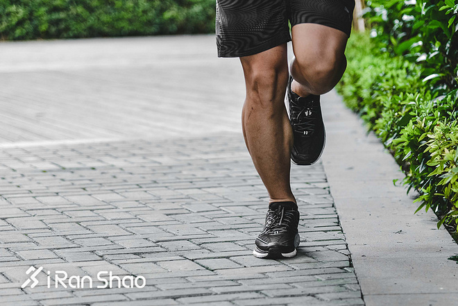 跑鞋 | 绝对出色与相对平庸 HOKA ONE ONE Clifton 4深度评测