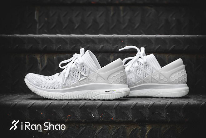 开箱 | Floatride定位功能跑鞋 锐步复古也会玩新潮