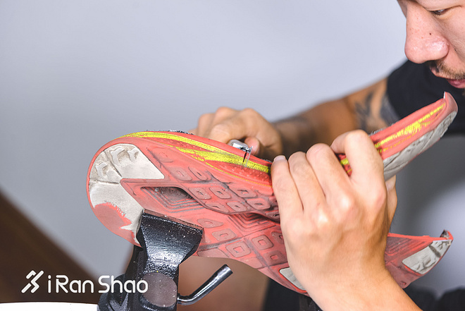 拆 | 1000公里后的跑鞋 拆开看看里面真实的样子