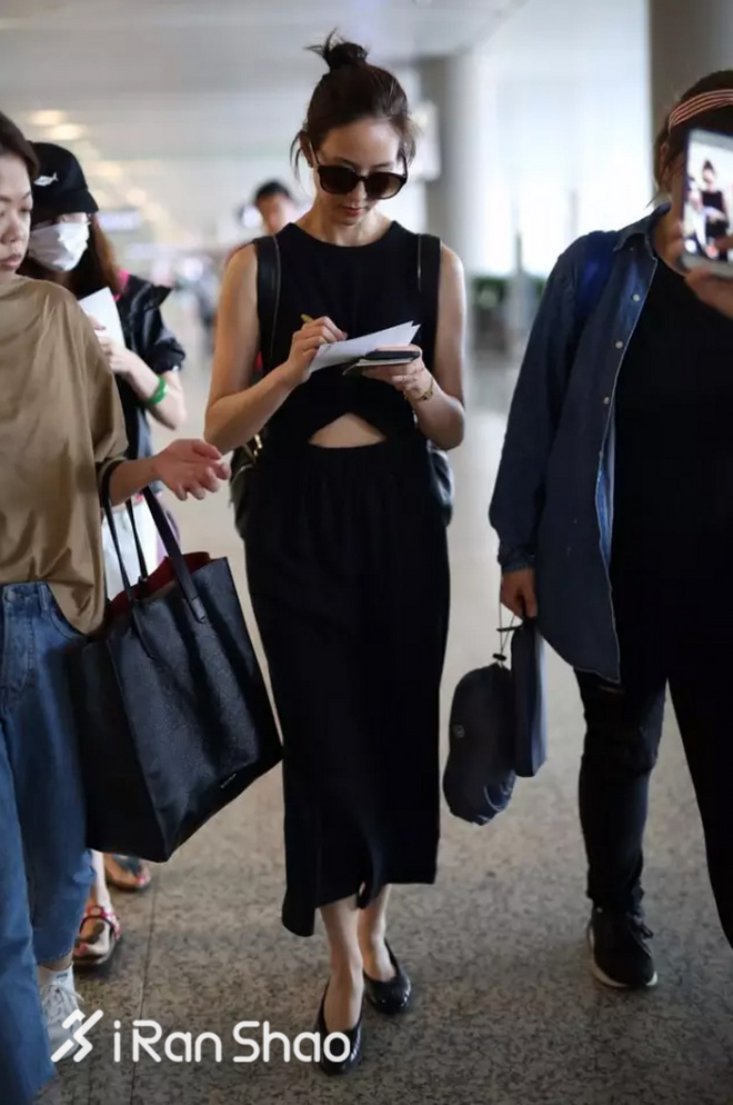 热点 | 出国旅游不忘运动 张钧甯完美诠释跑步女神