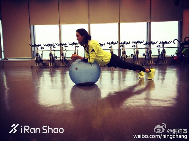 热点 | 出国旅游不忘运动 张钧甯完美诠释跑步女神