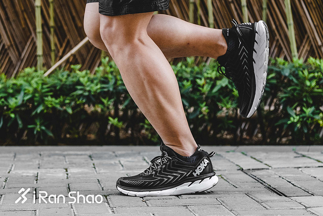 跑鞋 | 绝对出色与相对平庸 HOKA ONE ONE Clifton 4深度评测