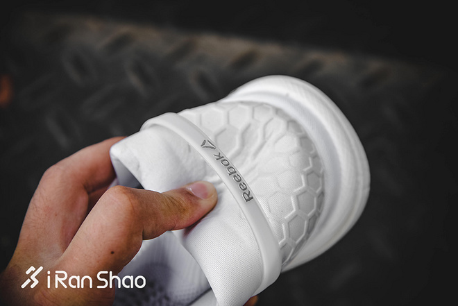 开箱 | Floatride定位功能跑鞋 锐步复古也会玩新潮