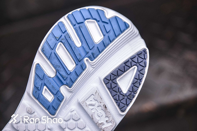 开箱 | HOKA ONE ONE BONDI 5 史上最强缓冲路跑鞋驾到