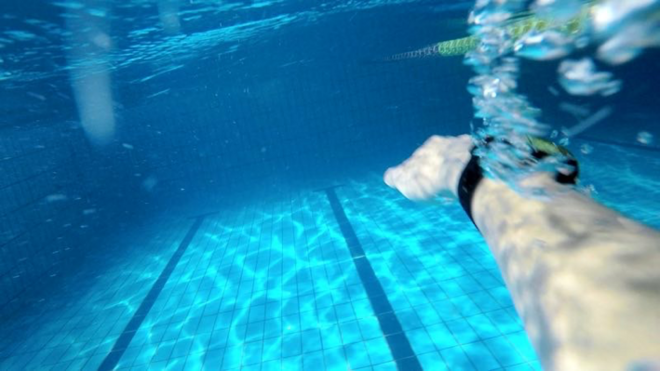 终于能跟心率带说再见了，游泳可以更轻松