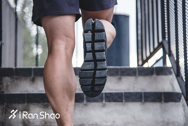 跑鞋 | 我是不一样的云 On Cloud深度评测