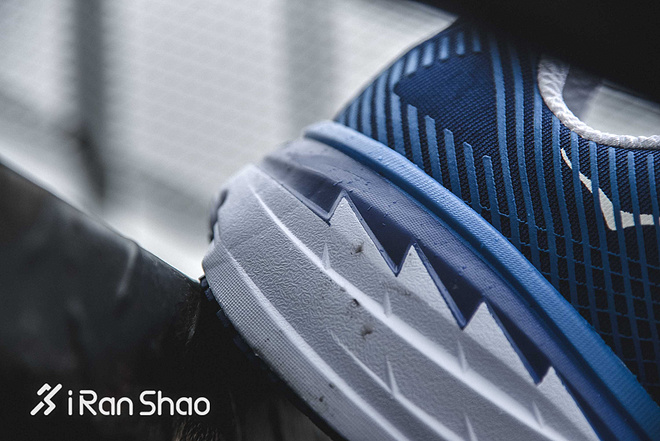 开箱 | HOKA ONE ONE BONDI 5 史上最强缓冲路跑鞋驾到