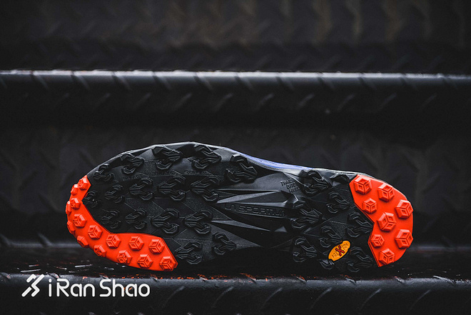 开箱 | La Sportiva Akyra 重型山地怪兽