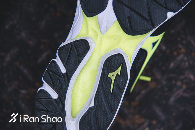 跑鞋 | Mizuno Wave Rider 21 延续前代出色脚感 LSD利器