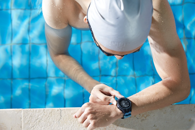 终于能跟心率带说再见了，游泳可以更轻松