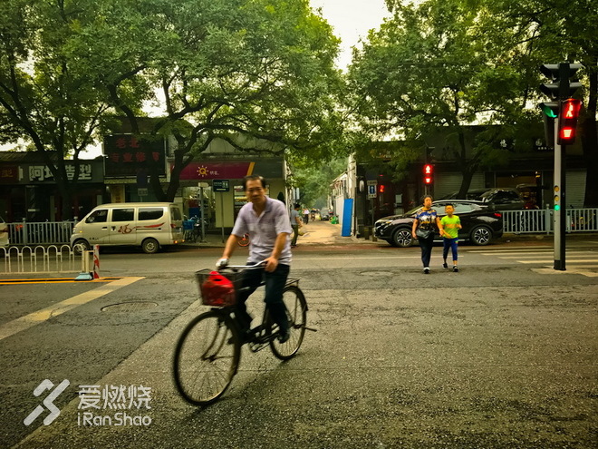 右脚向前，左脚向前，北京的这个秋天