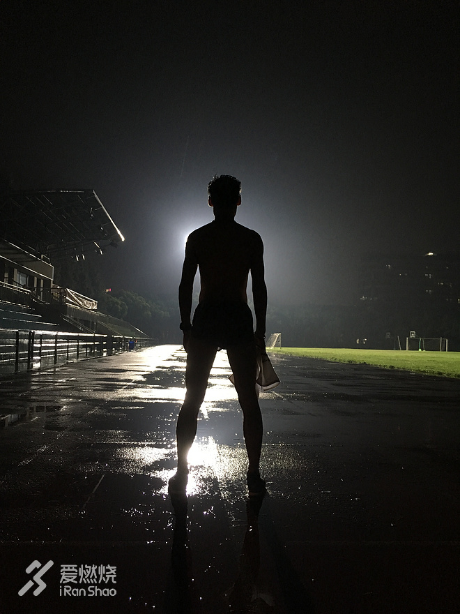 左手跑崩，右手pb