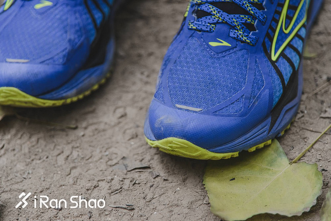 跑鞋 | Brooks Caldera 缓冲越野跑鞋新成员