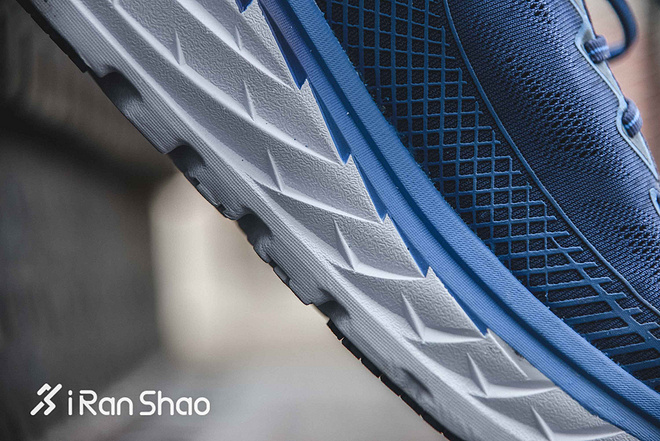 开箱 | HOKA ONE ONE BONDI 5 史上最强缓冲路跑鞋驾到