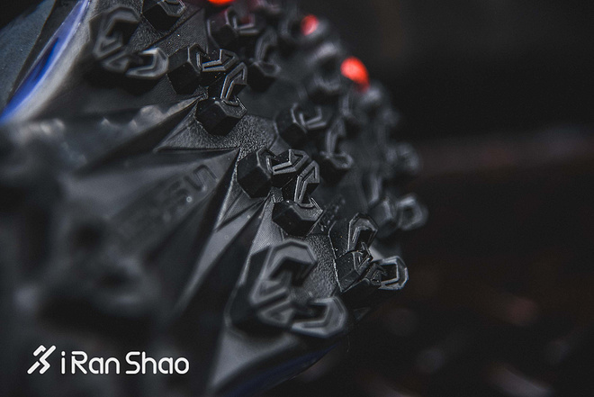 开箱 | La Sportiva Akyra 重型山地怪兽