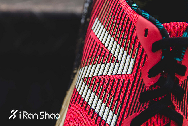 Weekly Gear | 近看New Balance纽约马拉松限定版跑鞋