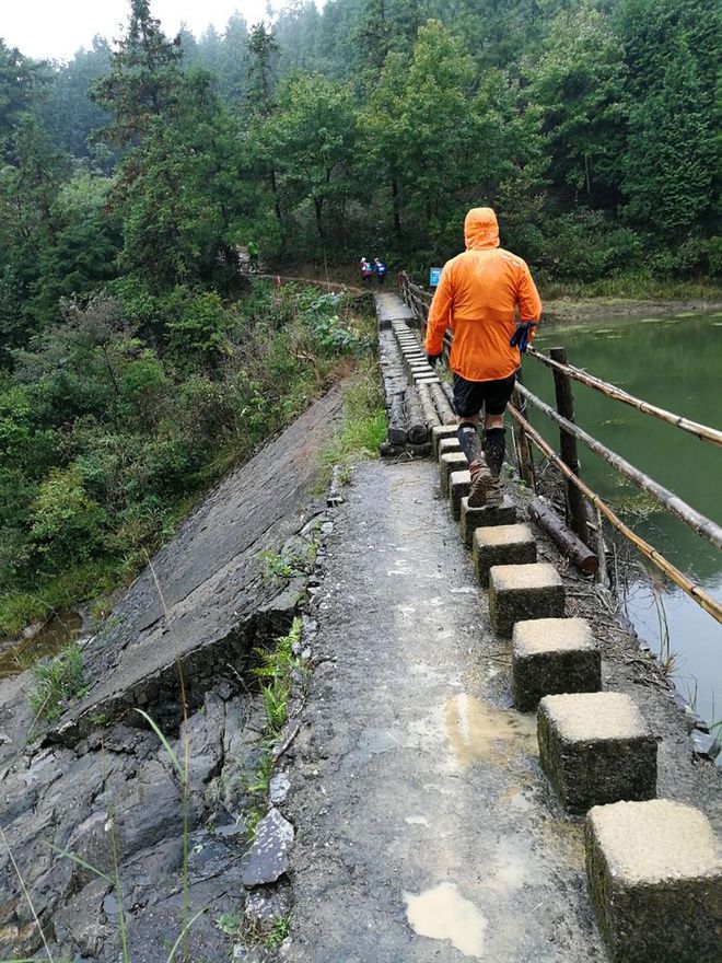 《送给那些想知道我们的人》