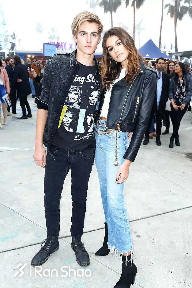 热点 | 看了一圈时装周 一大堆大长腿里就服Kaia Gerber