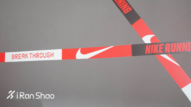 现场 | 耐克在时装周搭了个实验室 里面放了两台跑步机