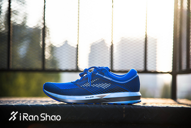 开箱 | Brooks Levitate 全新中底能否让你轻轻浮起