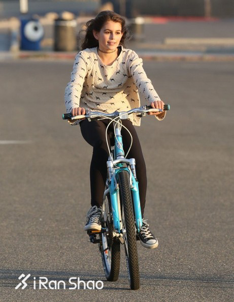 热点 | 看了一圈时装周 一大堆大长腿里就服Kaia Gerber