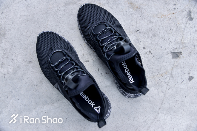 开箱 | 黑暗精灵 为夜而生 Reebok PUMP PLUS夜跑鞋