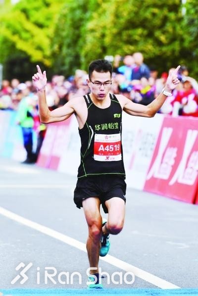 人物 | 南马国内第一狄鋆：跑龄两年多 PB 2:25的秘诀