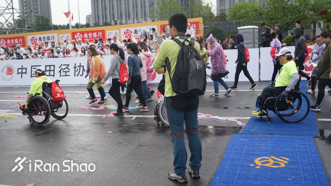 热点 | 2017南京马拉松 依然在路上