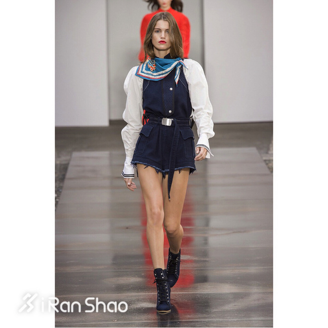 热点 | 看了一圈时装周 一大堆大长腿里就服Kaia Gerber