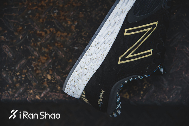 Weekly Gear | 近看New Balance纽约马拉松限定版跑鞋