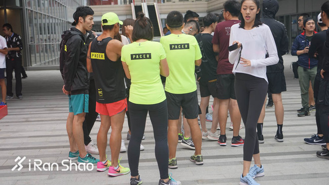 现场 | 耐克在时装周搭了个实验室 里面放了两台跑步机