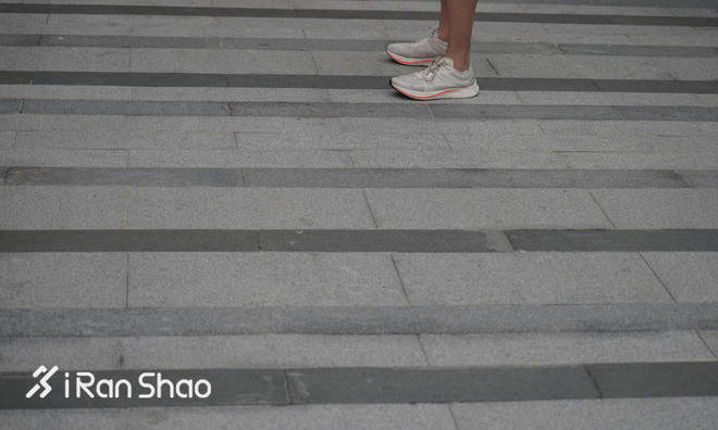 现场 | 耐克在时装周搭了个实验室 里面放了两台跑步机