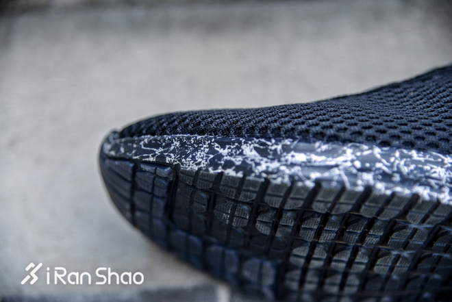 开箱 | 黑暗精灵 为夜而生 Reebok PUMP PLUS夜跑鞋