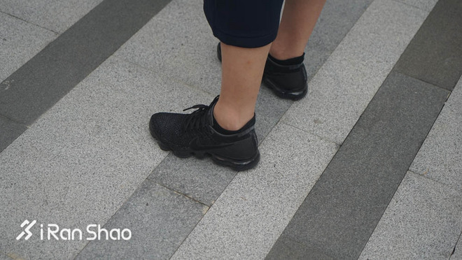 现场 | 耐克在时装周搭了个实验室 里面放了两台跑步机