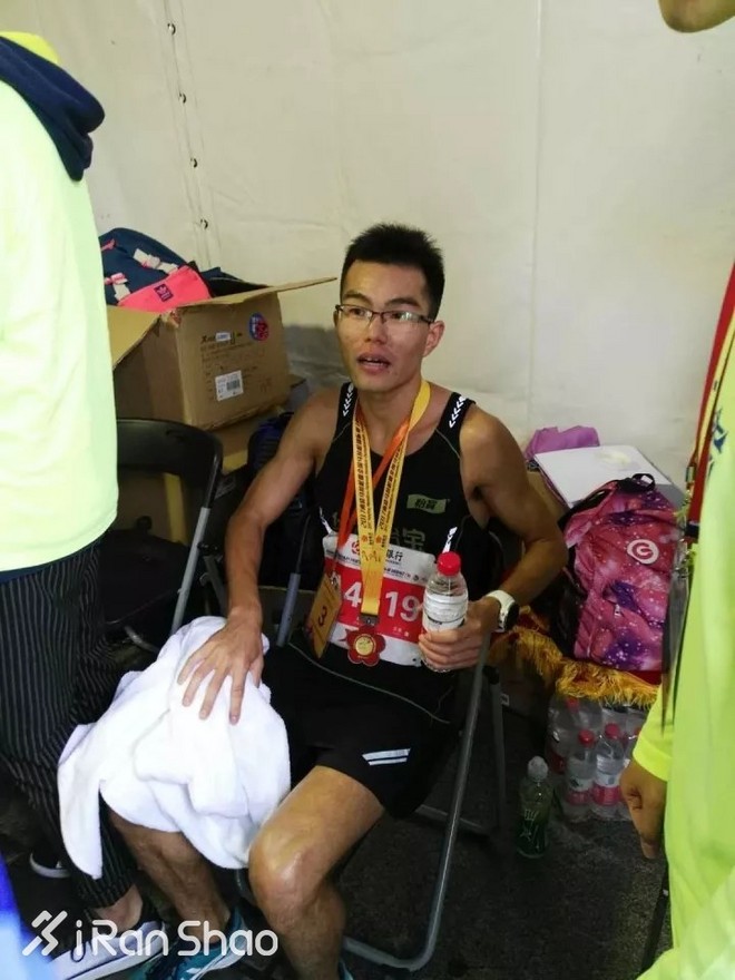 人物 | 南马国内第一狄鋆：跑龄两年多 PB 2:25的秘诀