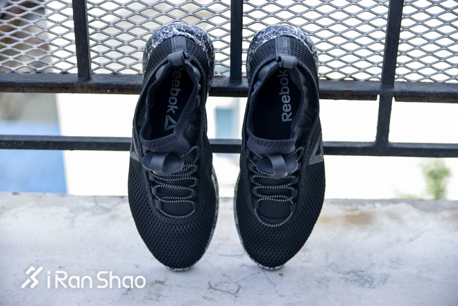 开箱 | 黑暗精灵 为夜而生 Reebok PUMP PLUS夜跑鞋